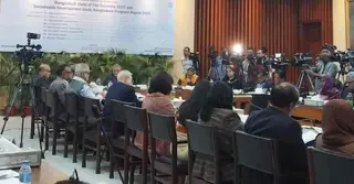 ব্যাংক খাতের অস্থিরতা কাটলেও অর্থনীতি ঘুরে দাঁড়াতে সময় লাগবে: ড. আহসান এইচ মনসুর